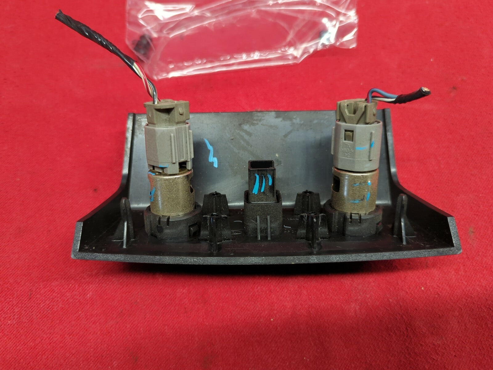2008 2009 2010 2011 Ford Focus Center Bezel Lower Dual 12v Line In Outlet Cover