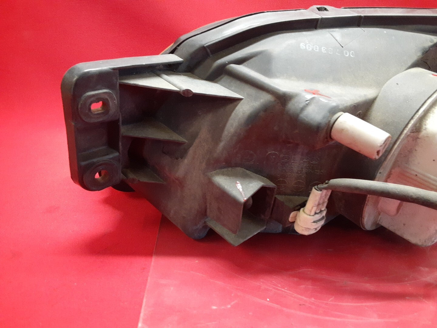 2000-2006 Subaru Outback Front Right Passenger Headlight Assembly 84001AE14A