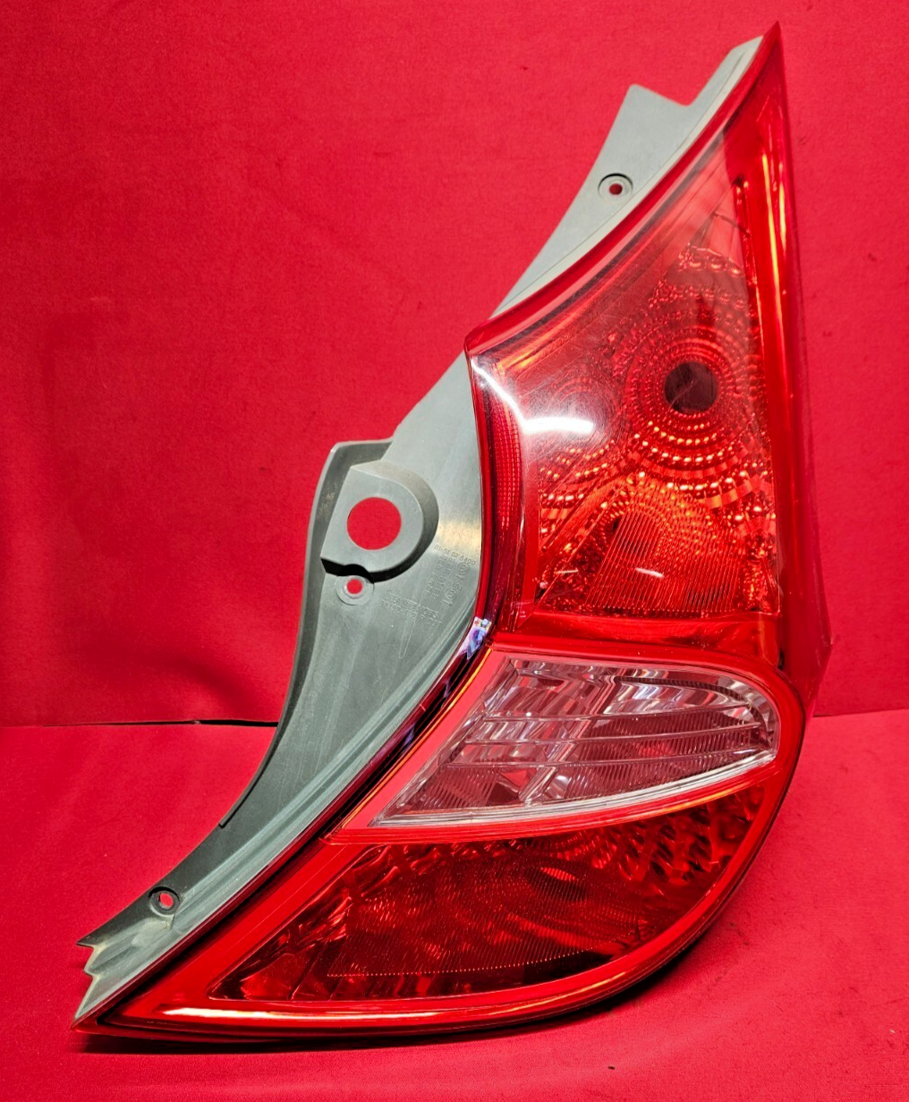 2012 - 2017 Hyundai Accent Hatchback Pass Side / Right Tail Light Lamp