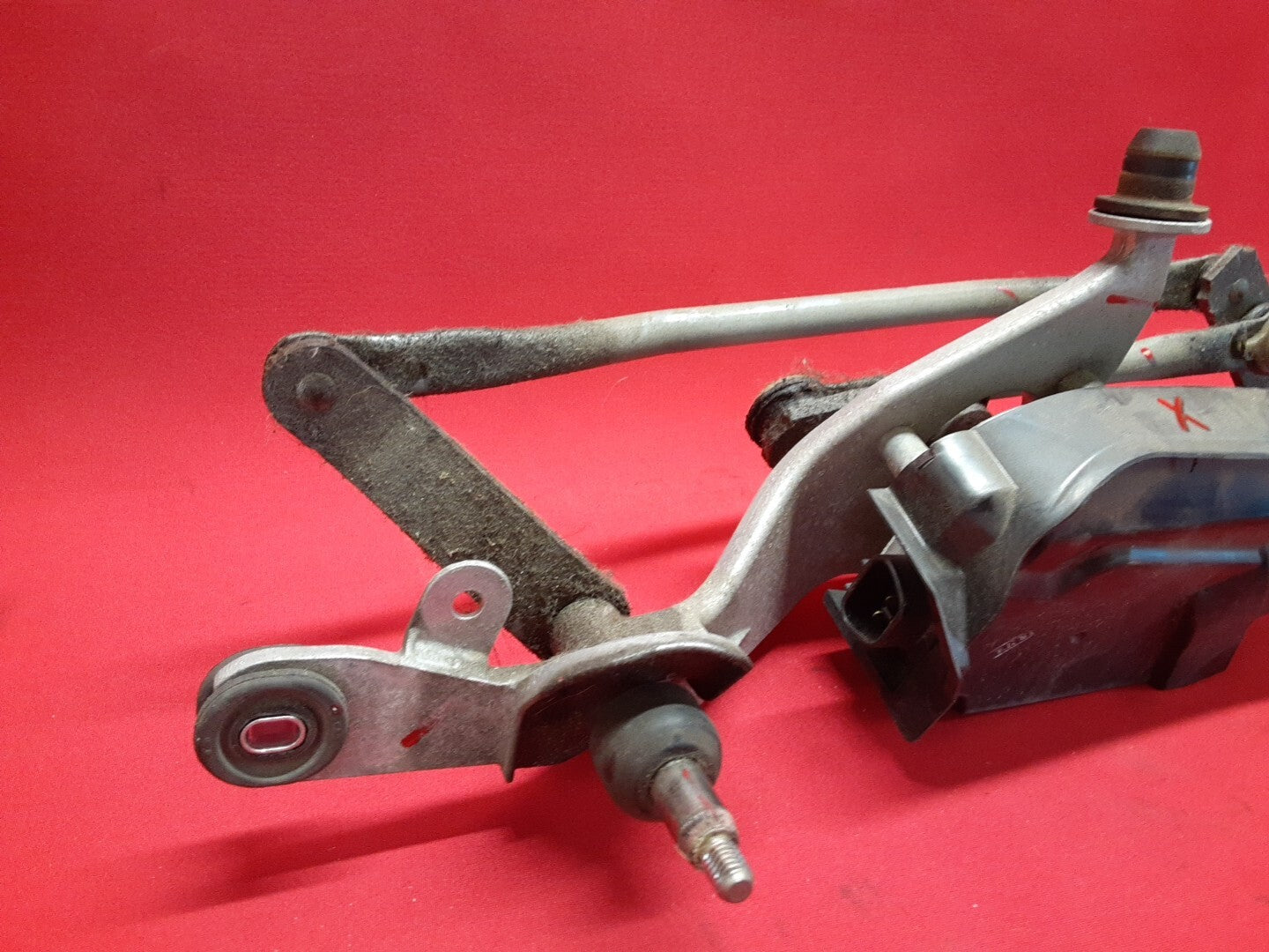 2012 - 2019 Fiat 500 / Fiat 500e Front Wiper Motor W/ Linkage 68093043AA