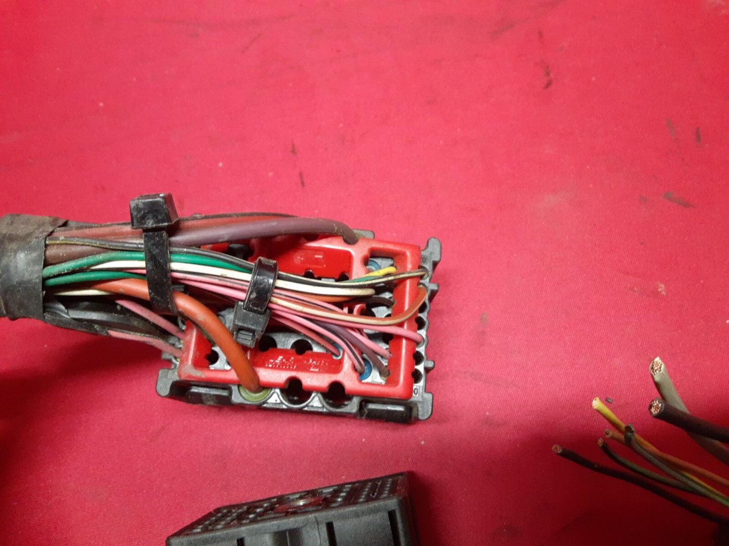 2006 2007 Buick Lucerne & DTS 4.6 V8 Engine Junction Box 15883251 PIGTAIL WIRES