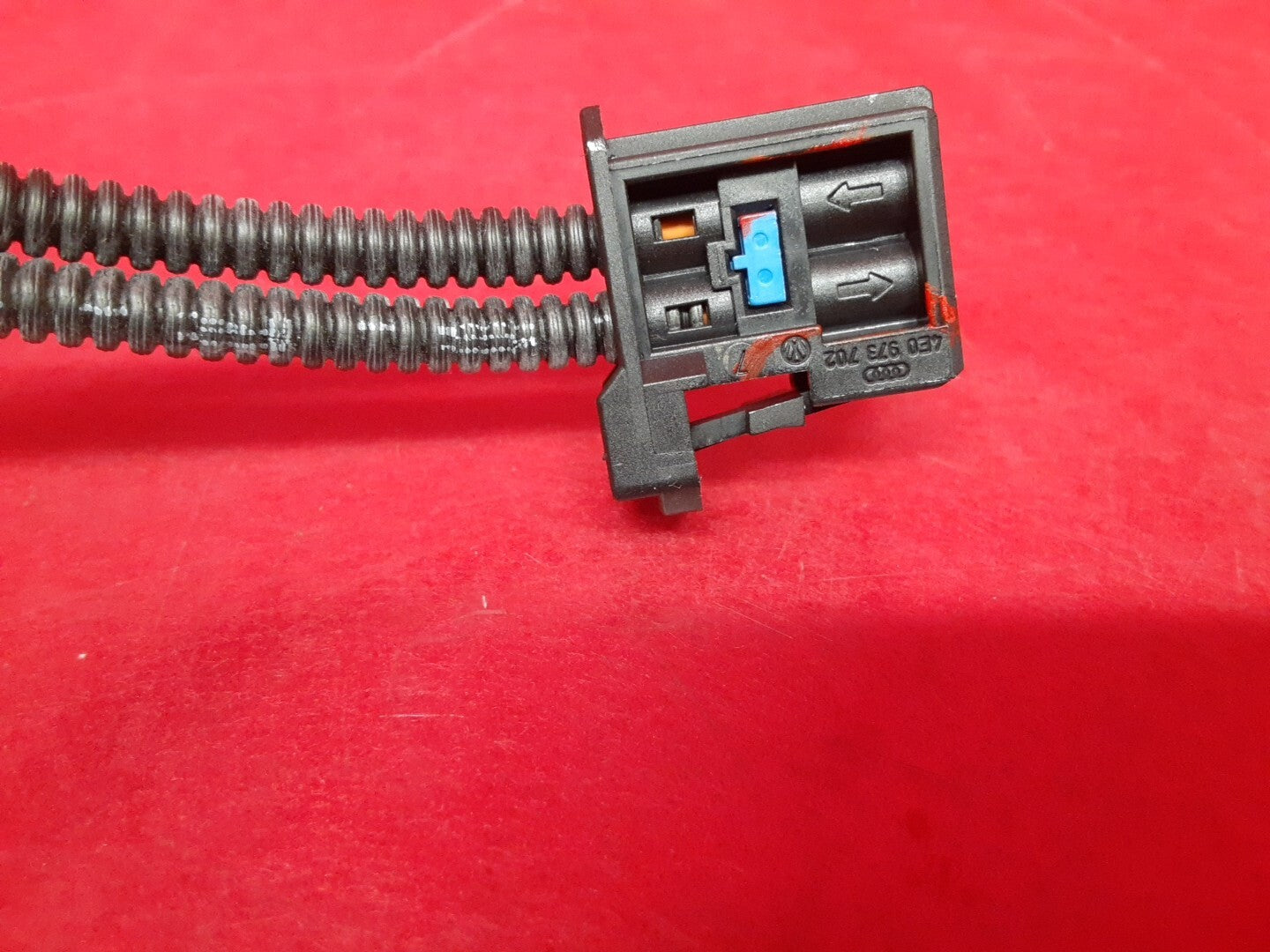 2007 -2008 Audi Q7 6Disc 6 Disc CD Changer 4L0-035-111   PIGTAIL WIRES ONLY