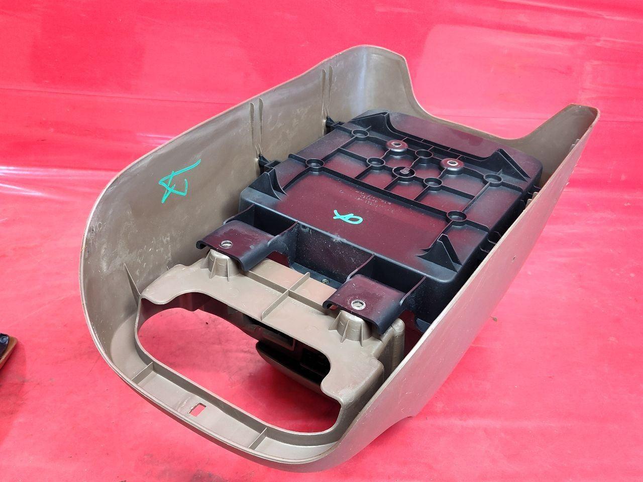 2000-2004 Toyota Tundra Base/SR5 Center Console Woodgrain Tan w/ Armrest Lid