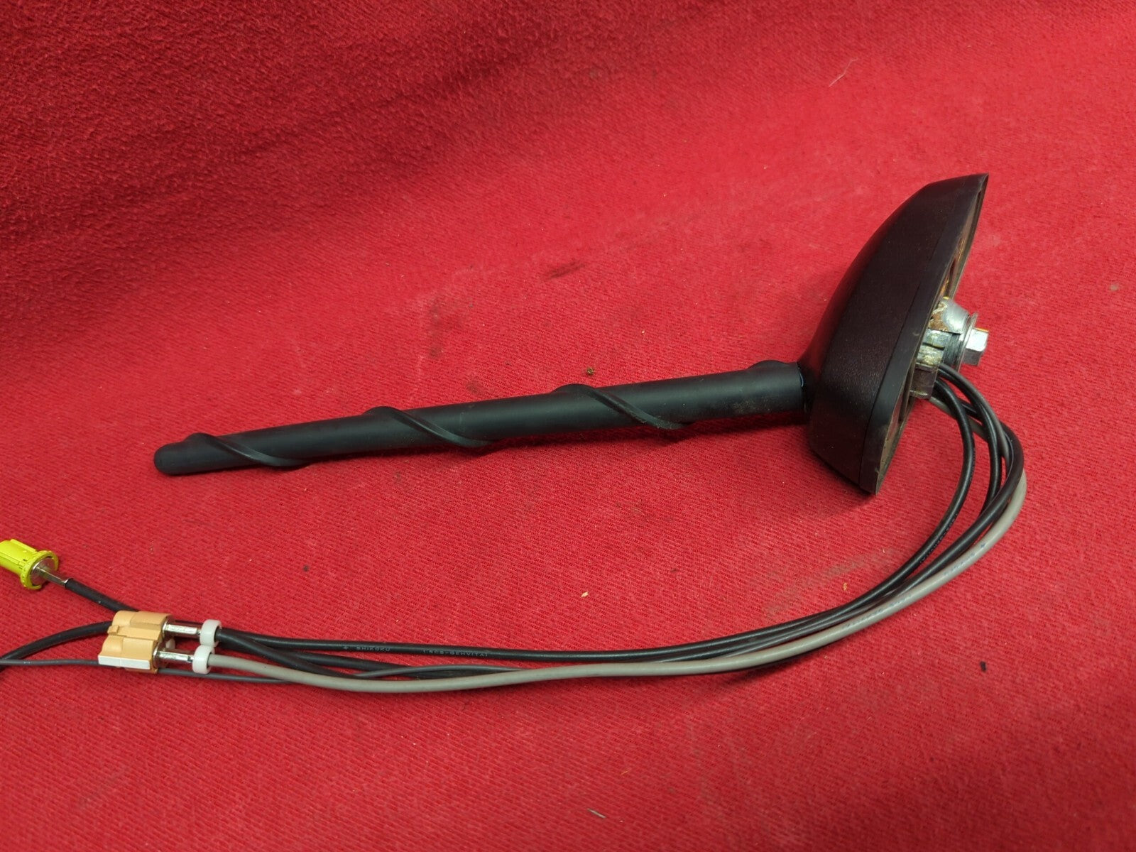 2007 - 2010 Saturn Vue / Torrent / Equinox - Roof Antenna / Base / Mast -