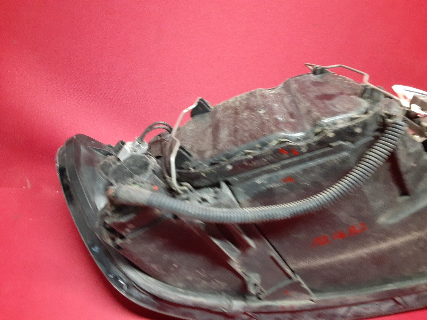 2004 - 2007 Volvo S40 05-07 V50 LEFT DRIVER Headlight Lamp HALOGEN 31335215