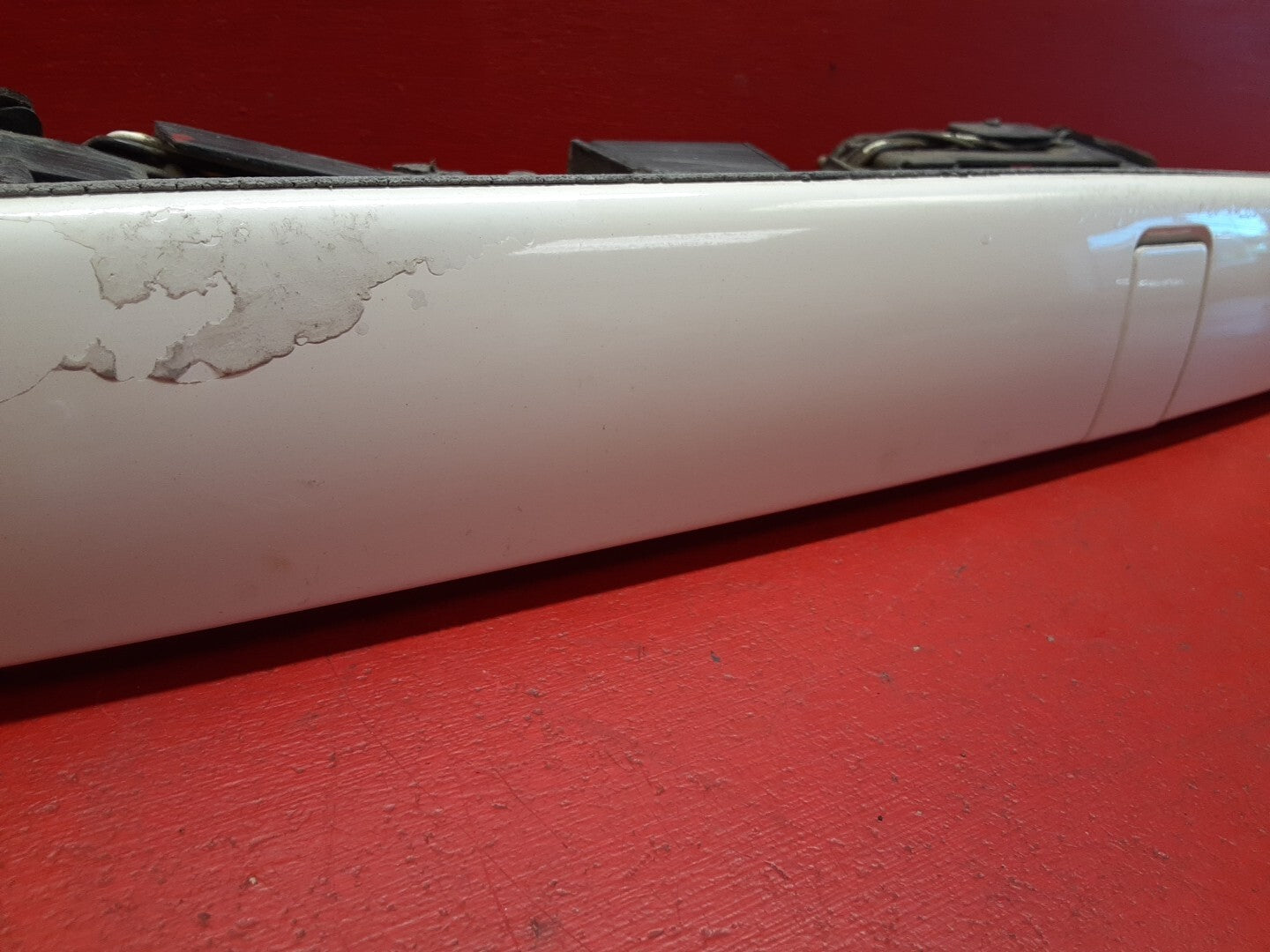 1998 - 2000 Volvo S70 Trunk Deck Lid License Plate Lamp Lock Molding Trim Handle