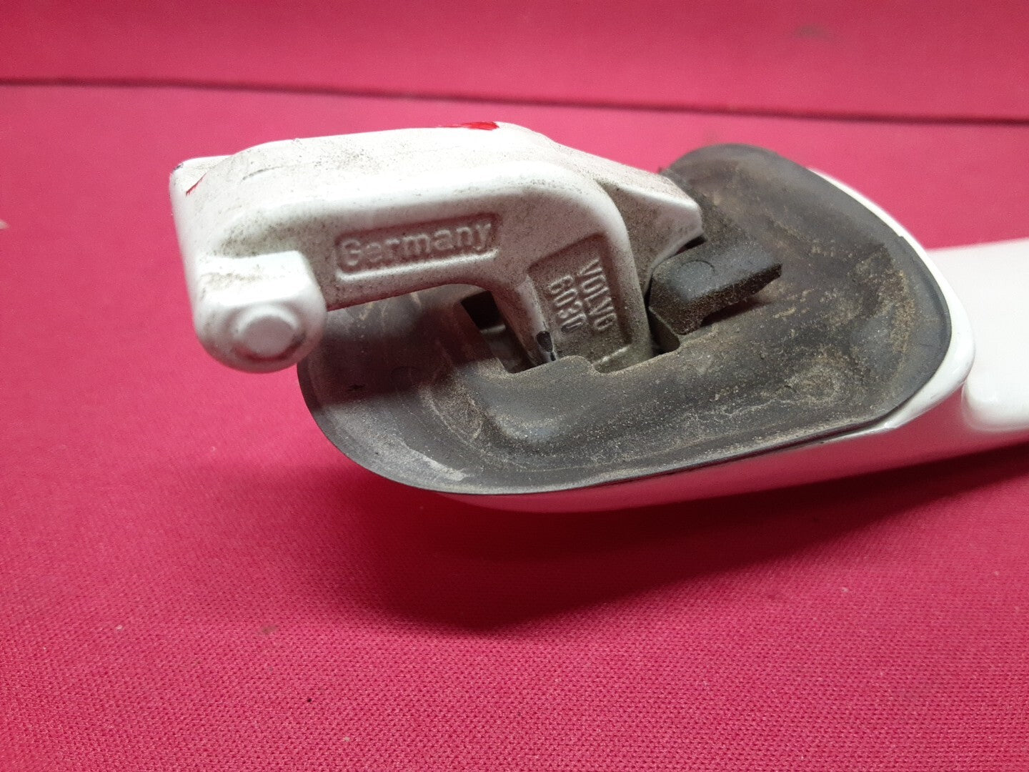 1998 1999 Volvo S70 V70 OUTER LEFT REAR DRIVER Door Handle - 189 Polar White