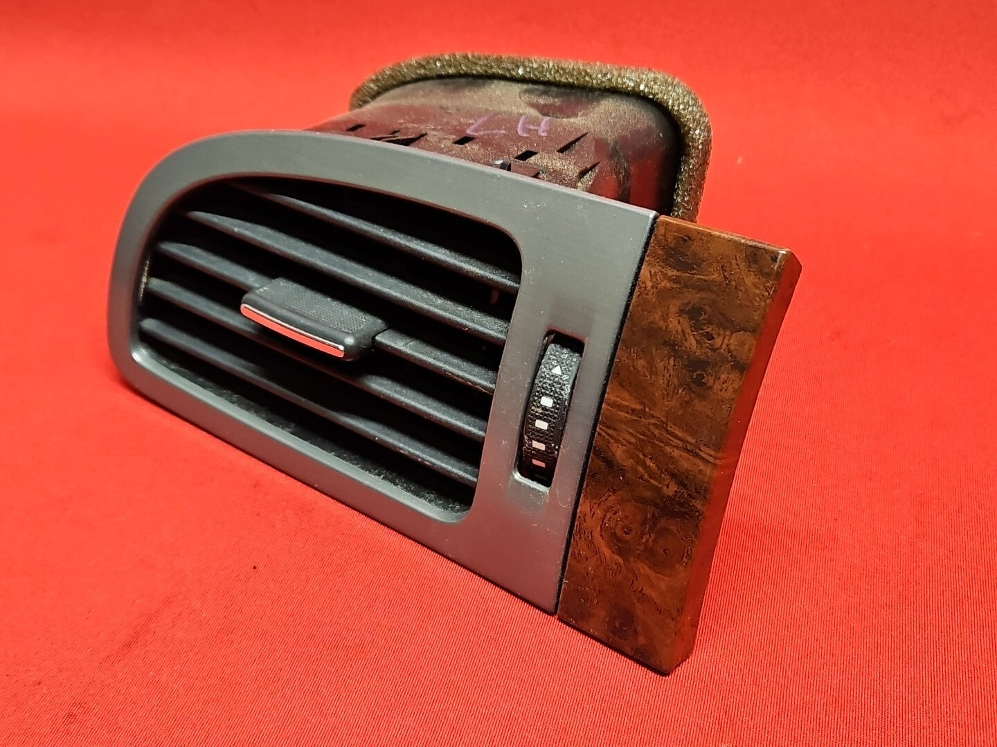 2007 - 2014 GM Chevrolet / GMC Front Left Driver Outer Dash Air Vent Woodgrain