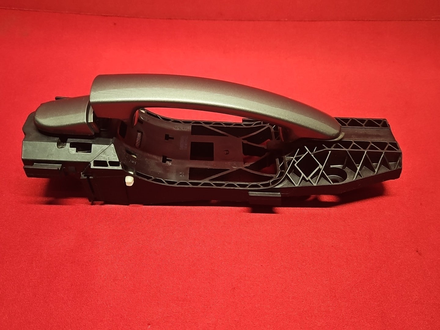 2009 - 2018 VW Tiguan FRONT RIGHT PASSENGER Door Handle D7S: Alpine Gray