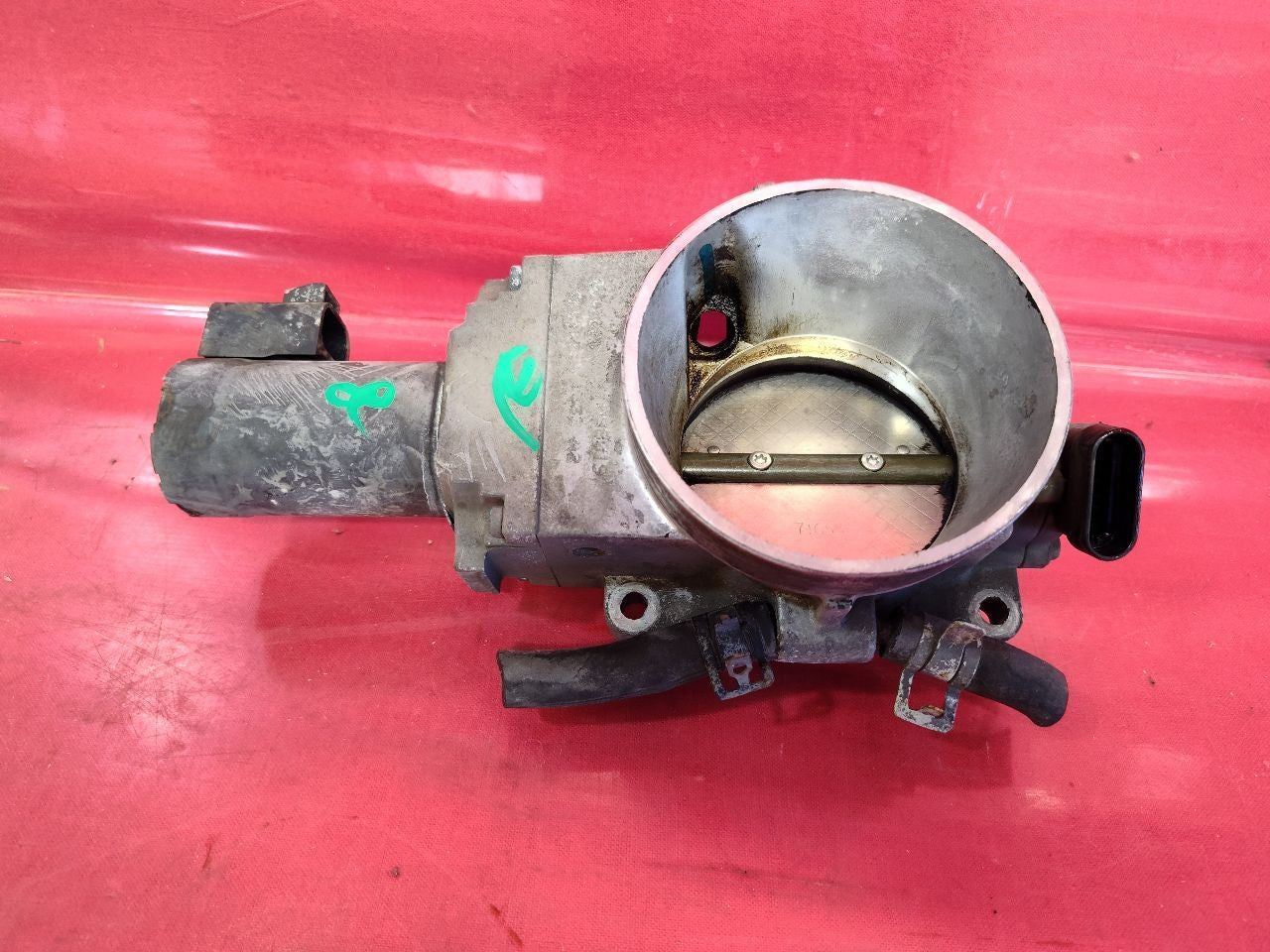 2000-2002 Cadillac GMC Chevy V8 A/T ONLY Throttle Body w/ TPS Sensor Traction