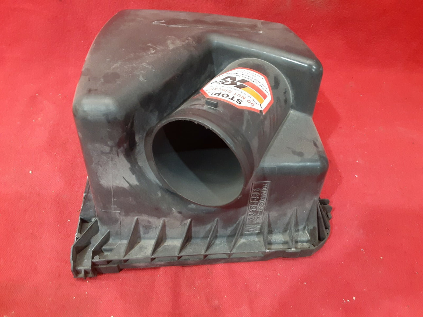 2002 2003 Saturn Vue 2.2 4Cyl  Air Cleaner Top Box / Lid - 22633496