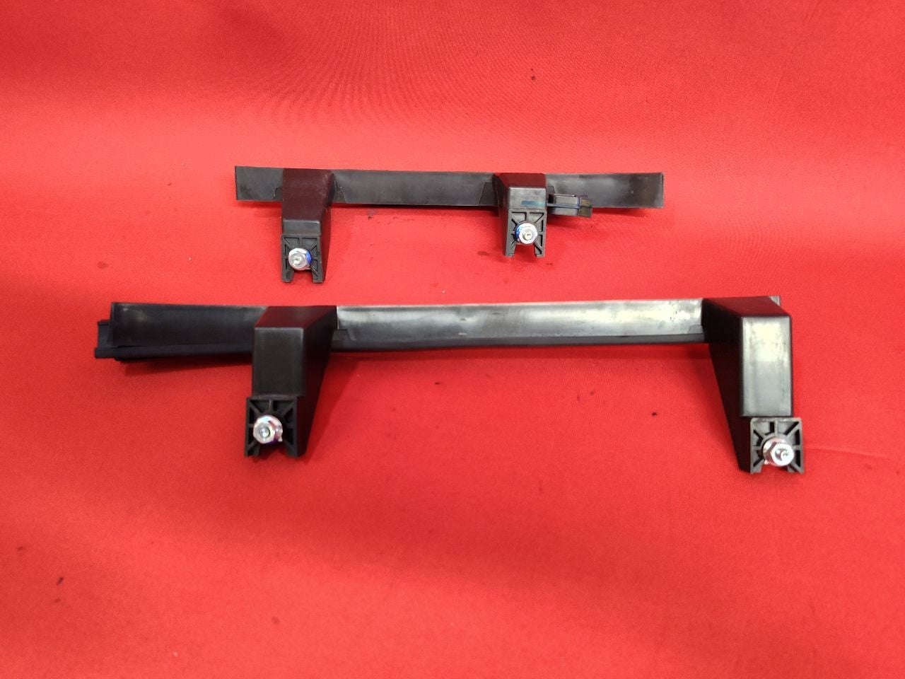 2012-2019 Fiat 500 Front RIGHT PASSENGER Door Glass Window Channel Guide SET