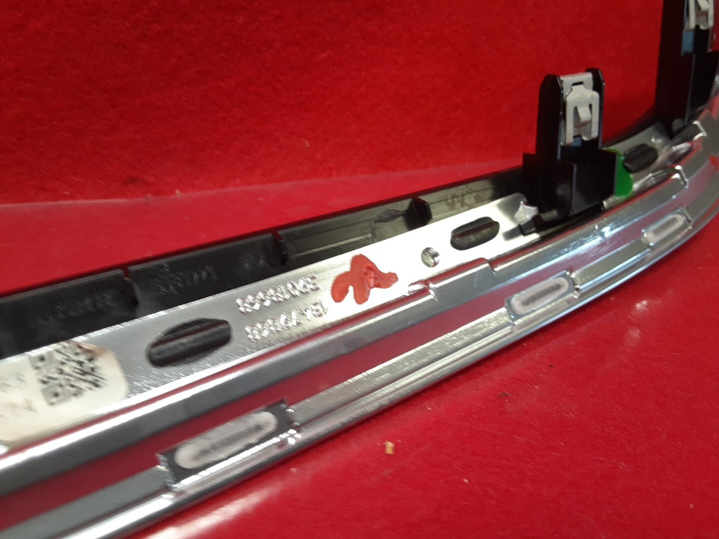 18-20 Buick Regal Sportback TourX Dash Radio Display Screen Trim Bezel Molding