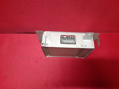 2013 - 2019 Lincoln MKT Power Inverter Module 150W 110V DC/AC   DE9Z-19G317-B