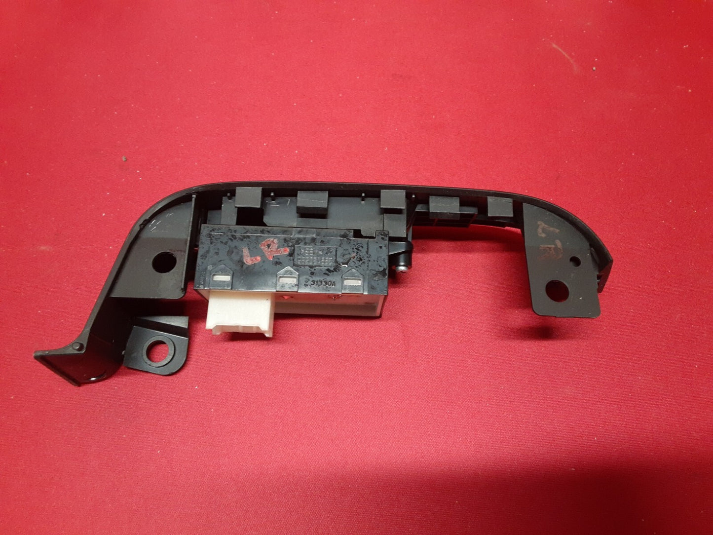 2014 - 2016 Kia Soul LEFT Rear Passenger Window Switch Black	93580 B2000
