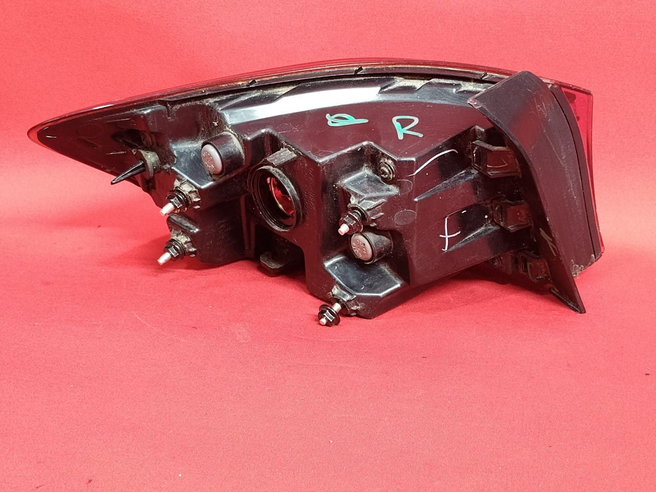 2019-2024 Kia Forte RIGHT PASSENGER OUTER Quarter Incandescent Tail Light Lamp