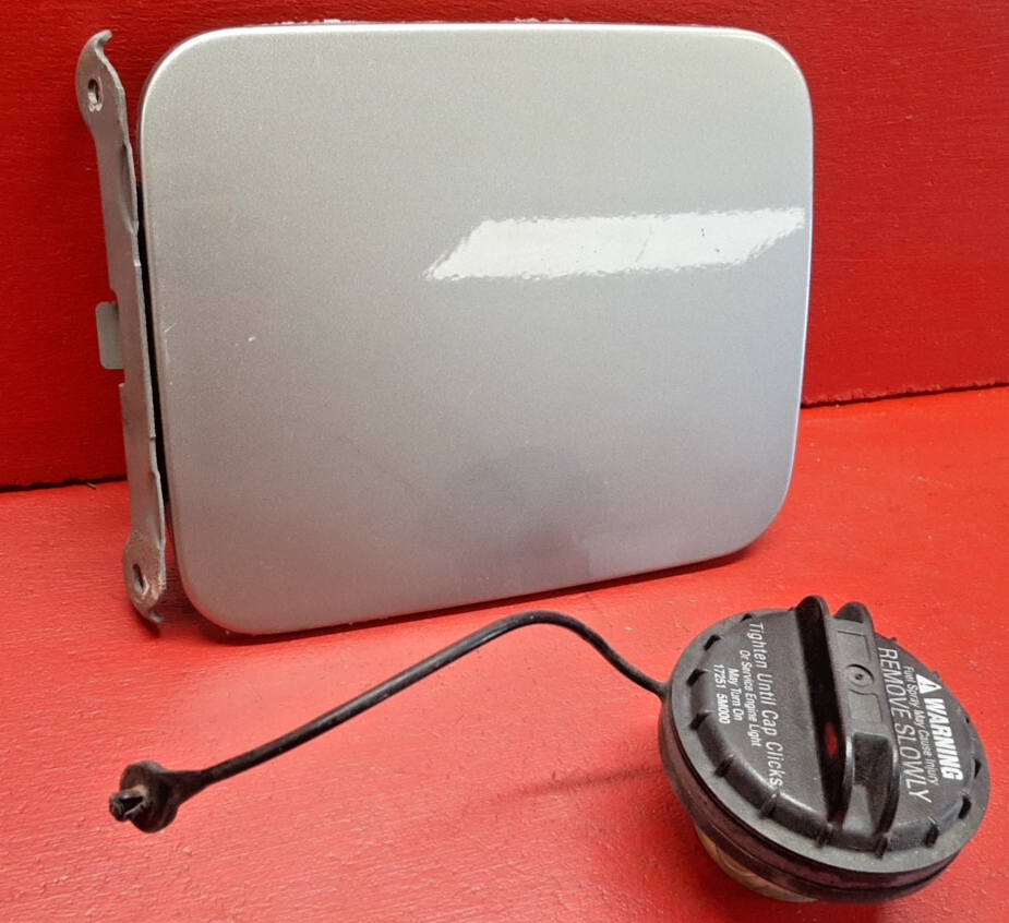 2000 - 2006 Nissan Sentra Fuel Filler Door Lid and Gas Cap