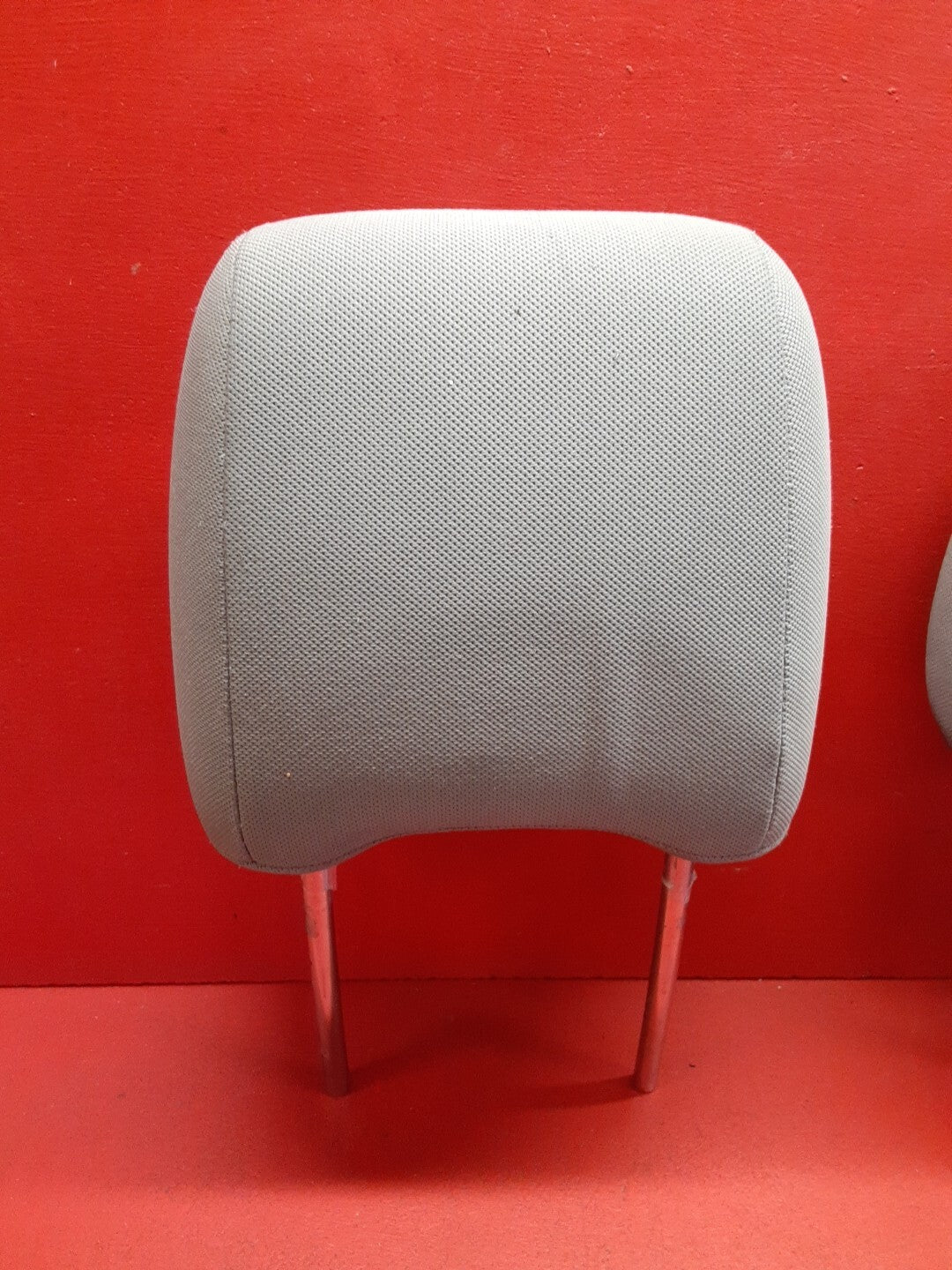 2005 Subaru Forester Front Left Right Gray Cloth Headrest Set 64061SA280ND