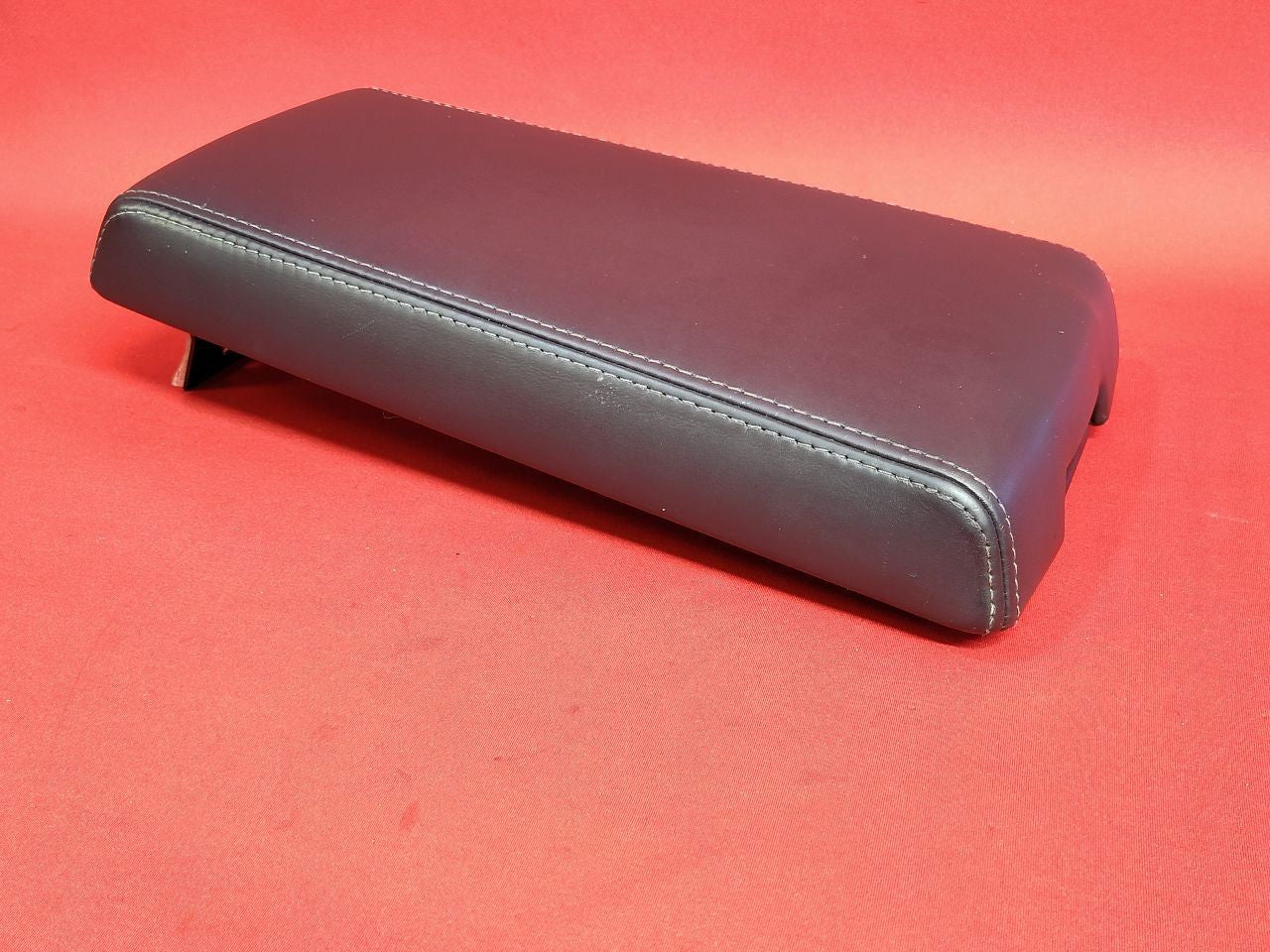 2009-2012 Jeep Liberty Center Console Arm Rest Lid Leather w/ WHITE STITCHING