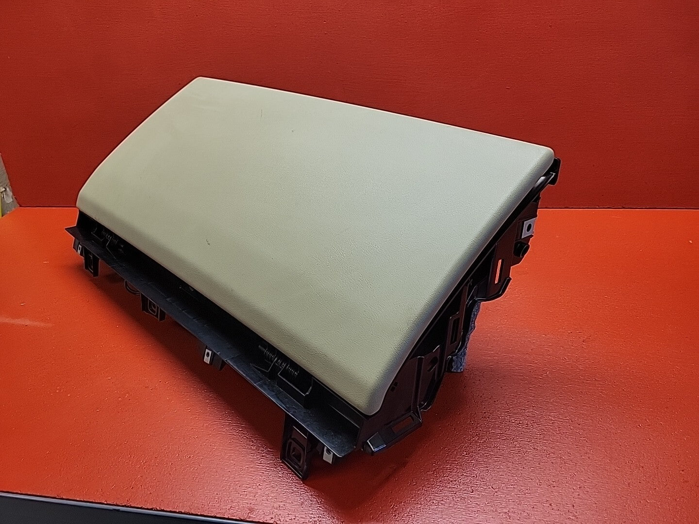 2013 2014 Land Rover Range Rover Glove Box Assembly LR057923