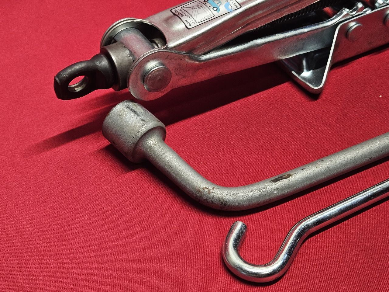 2001-2003 Toyota Prius Emergency Spare Tire Scissor Jack Wheel Wrench Set