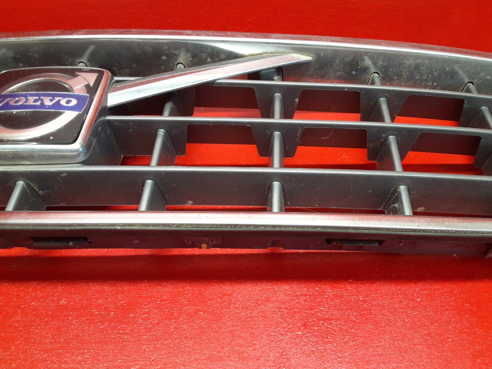 2003 - 2006 Volvo XC90 Front Grille 8620641