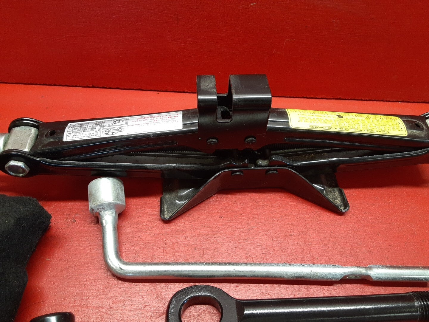2011-2016 Kia Sportage Spare Emergency Jack W/ Tool Set 091102S100