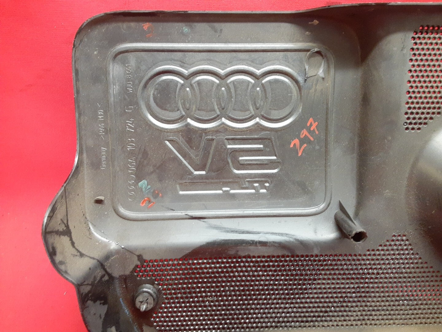 2000-2006 Audi TT 1.8t Quattro 5V Engine Cover 06A-103-724-G