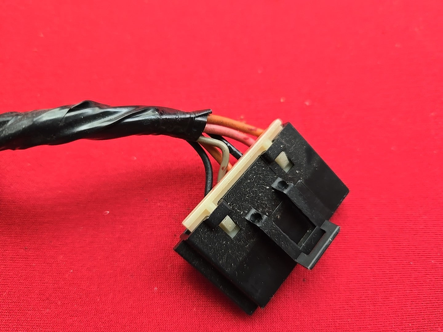 1995-1999 Oldsmobile Aurora Boot Deck Trunk / Fuel Door Release Switch - PIGTAIL