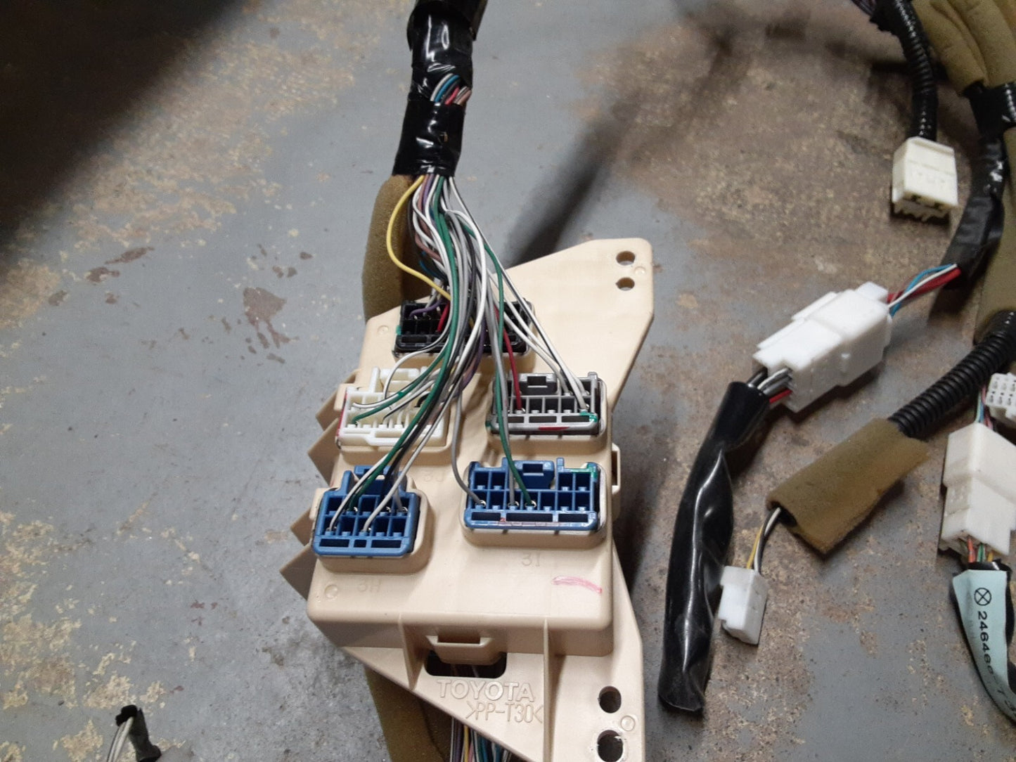 2004 - 2007 Toyota Highlander Instrument Panel Wiring Harness   82141-48A40