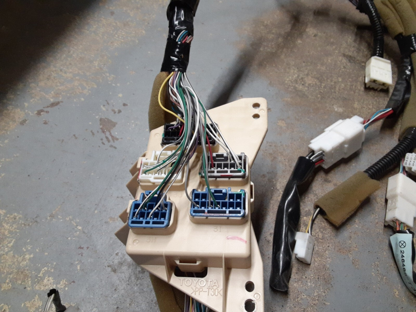 2004 - 2007 Toyota Highlander Instrument Panel Wiring Harness   82141-48A40