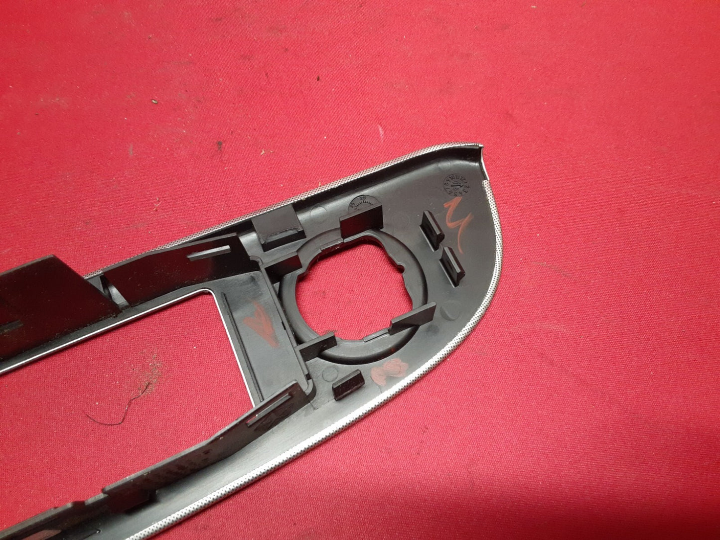 2006 - 2010 Jeep Grand Cherokee LEFT Master Window Door Bezel X35008303TJ