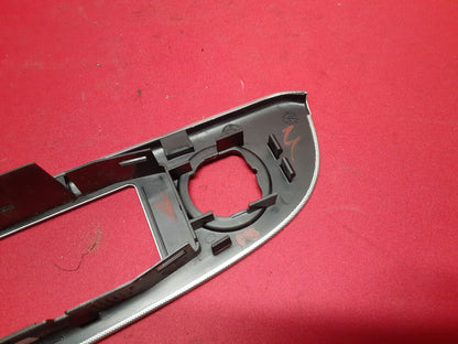 2006 - 2010 Jeep Grand Cherokee LEFT Master Window Door Bezel X35008303TJ
