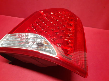 2011 - 2013 Kia Sorento RIGHT Tail Light Lamp on Body HALOGEN 92402-1U000