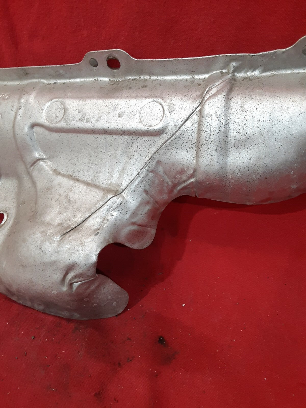 2007 - 2013 Volvo c30 2.5L Turbocharged Exhaust Manifold Shield Cover 30713262