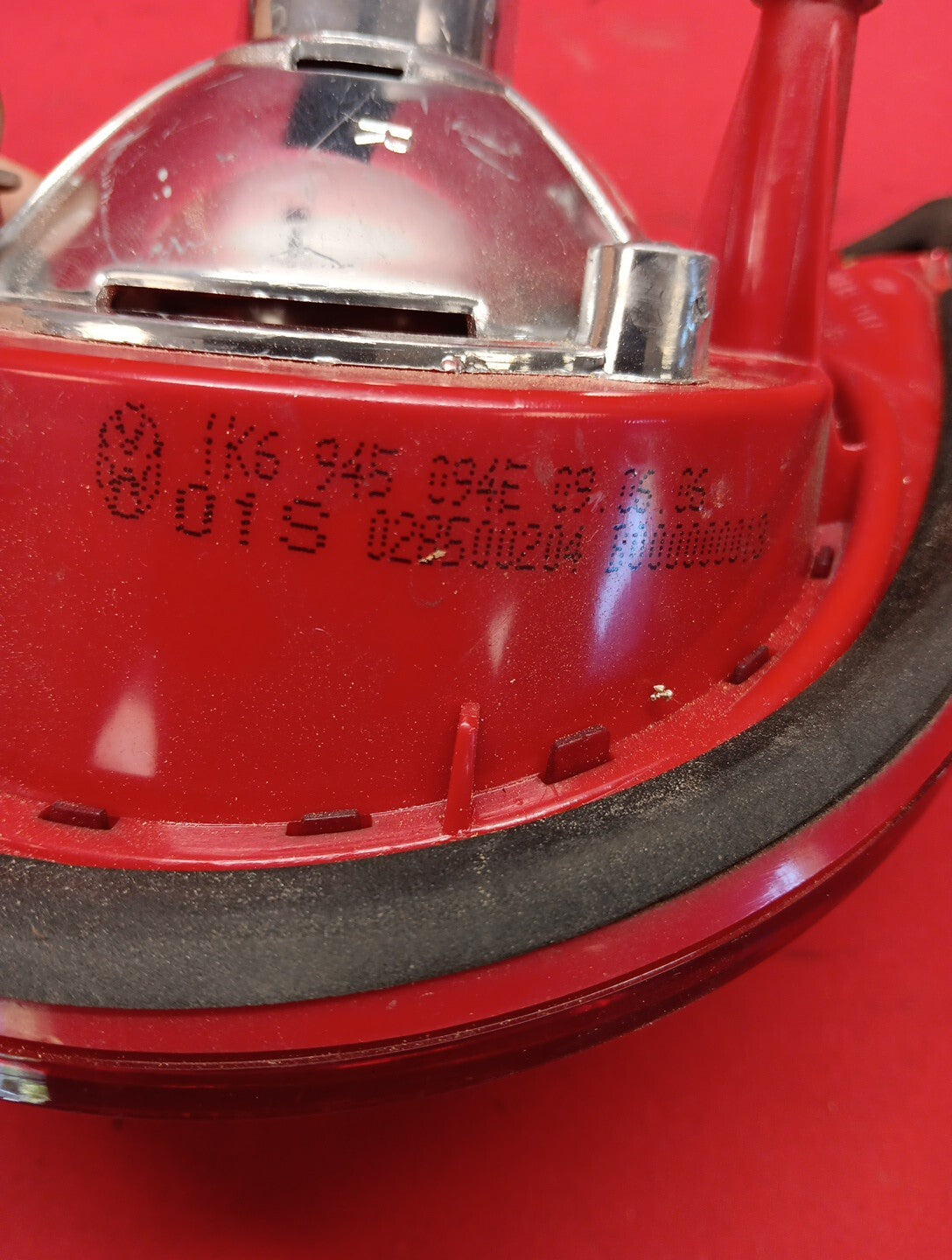 2006-2009 Volkswagen GTI Rabbit Right Inner Taillight Assembly 1K6-945-094-E