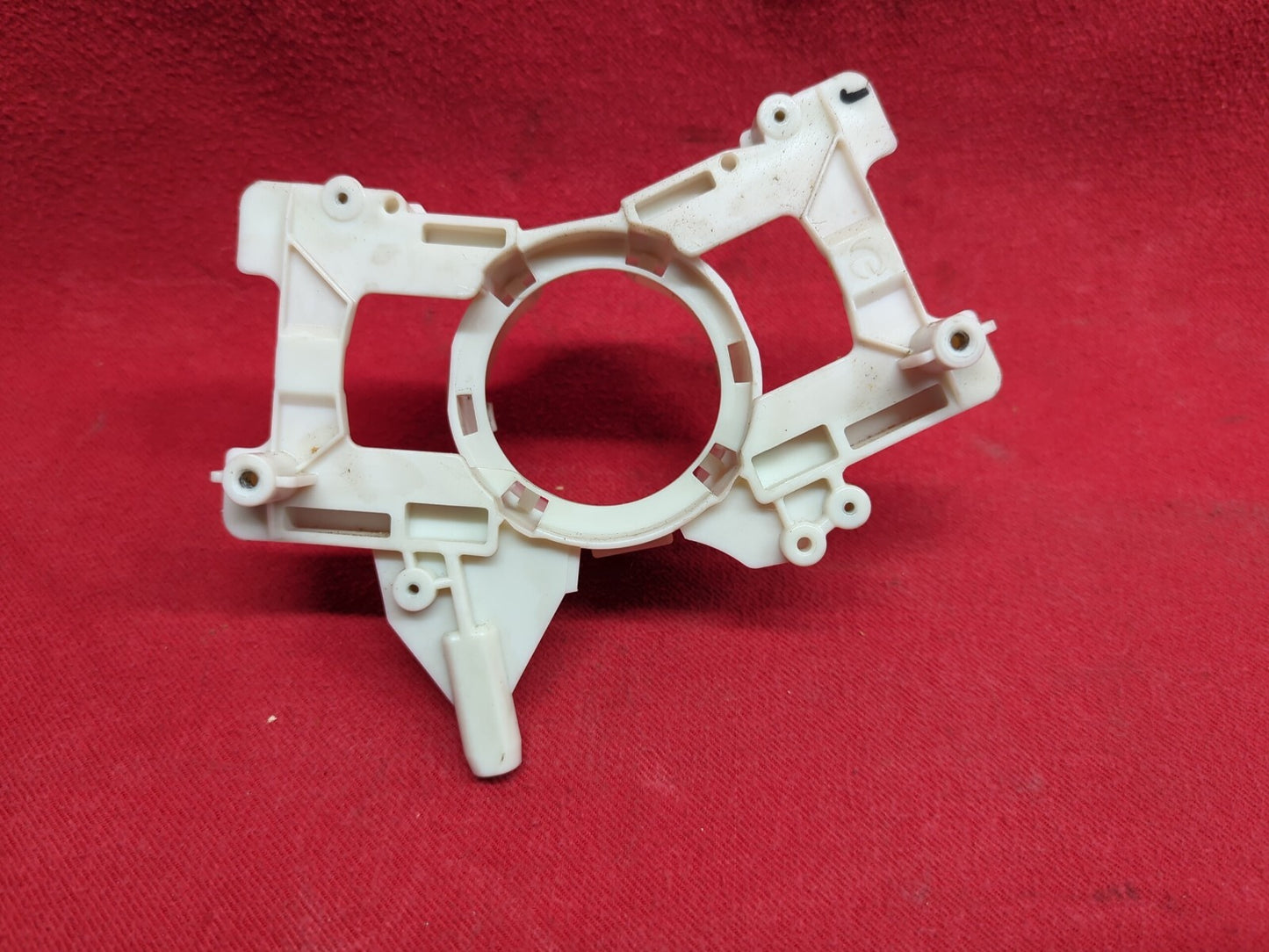 2008 2009 2010 Saturn Vue - GM 96673039 Bracket Assembly, Headlamp Housing