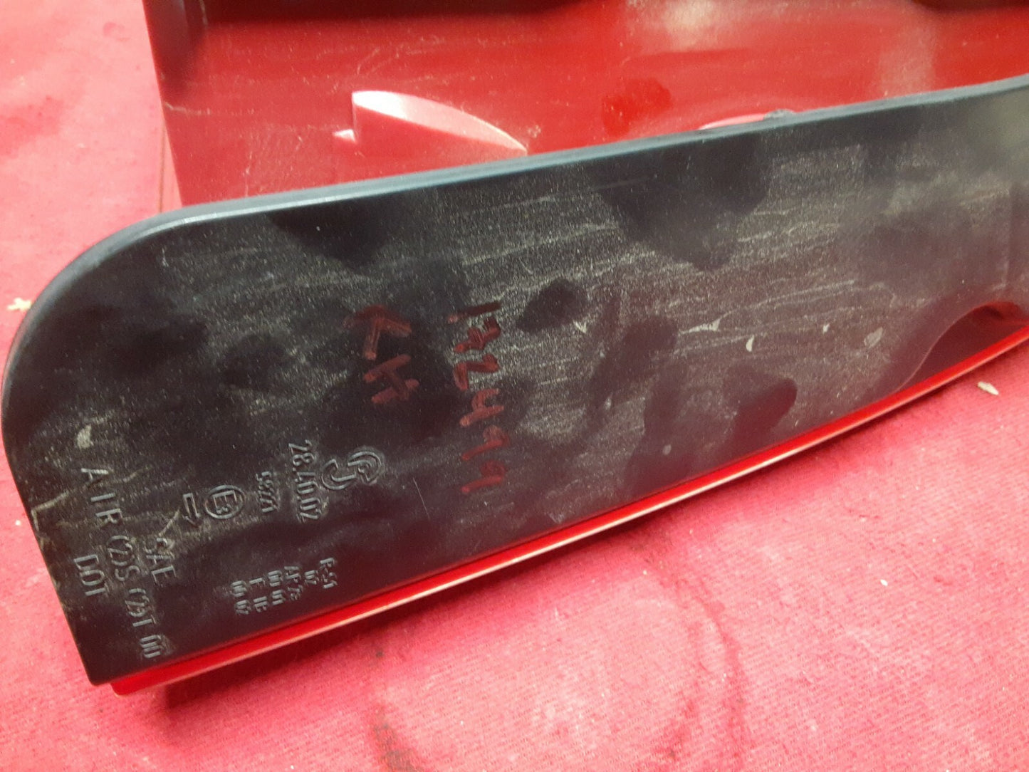 2001 2002 2003 2004 2005 VW Volkswagen Passat RIGHT PASSENGER Tail Light Lamp
