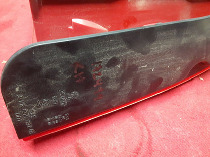 2001 2002 2003 2004 2005 VW Volkswagen Passat RIGHT PASSENGER Tail Light Lamp