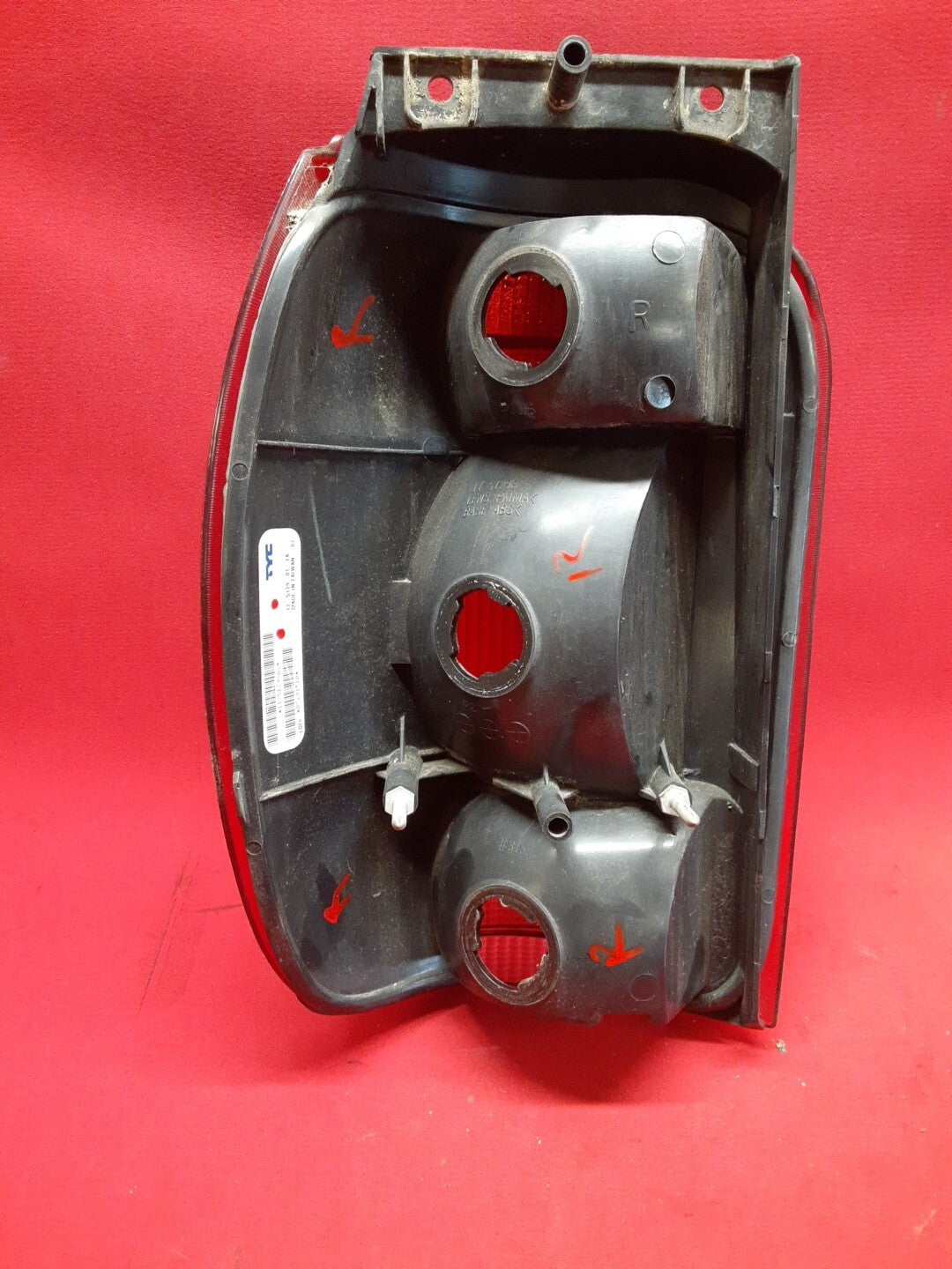 TYC 11-5129-01 Right Taillight Lamp For 1998-2001 Explorer Mountaineer