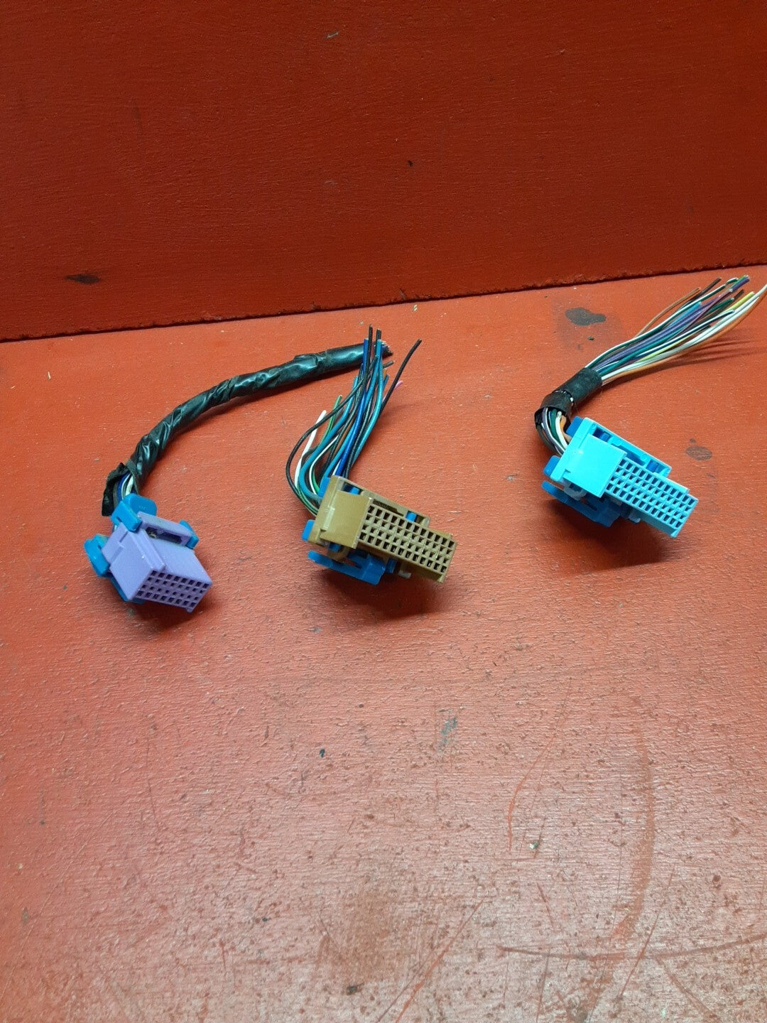 2002 Chevrolet Suburban BCM Body Control Module PIGTAILS 15095335