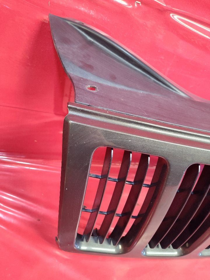 2005-2007 Jeep Grand Cherokee Laredo Radiator Grille Painted PJT Dark Khaki