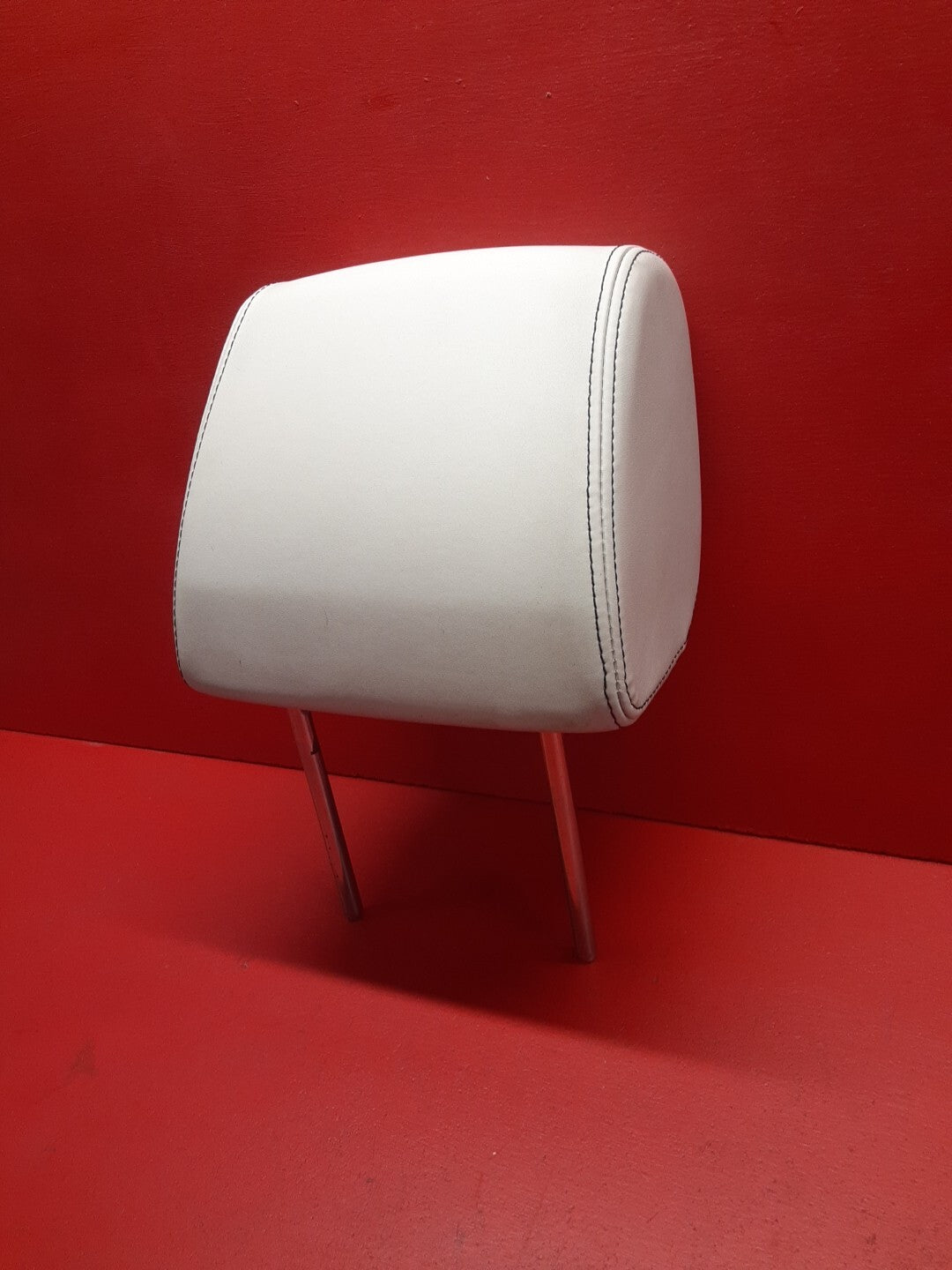 2010-2013 Land Rover Range Rover Sport FRONT LEFT or RIGHT Seat Headrest Ivory