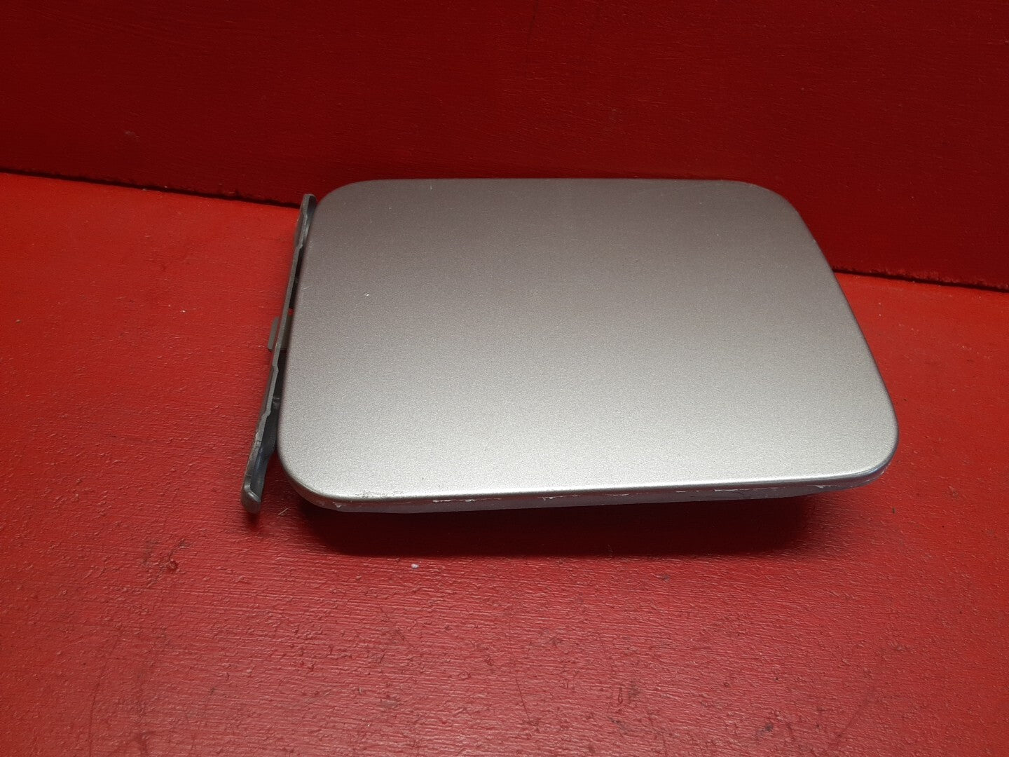 2000 - 2006 Nissan Sentra Fuel Filler Door Lid and Gas Cap