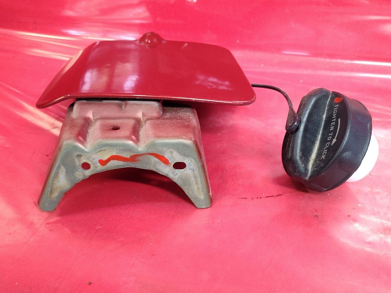 2007 2008 Dodge Charger Fuel Filler Door Lid w/ Cap PRH: Inferno Red Crystal