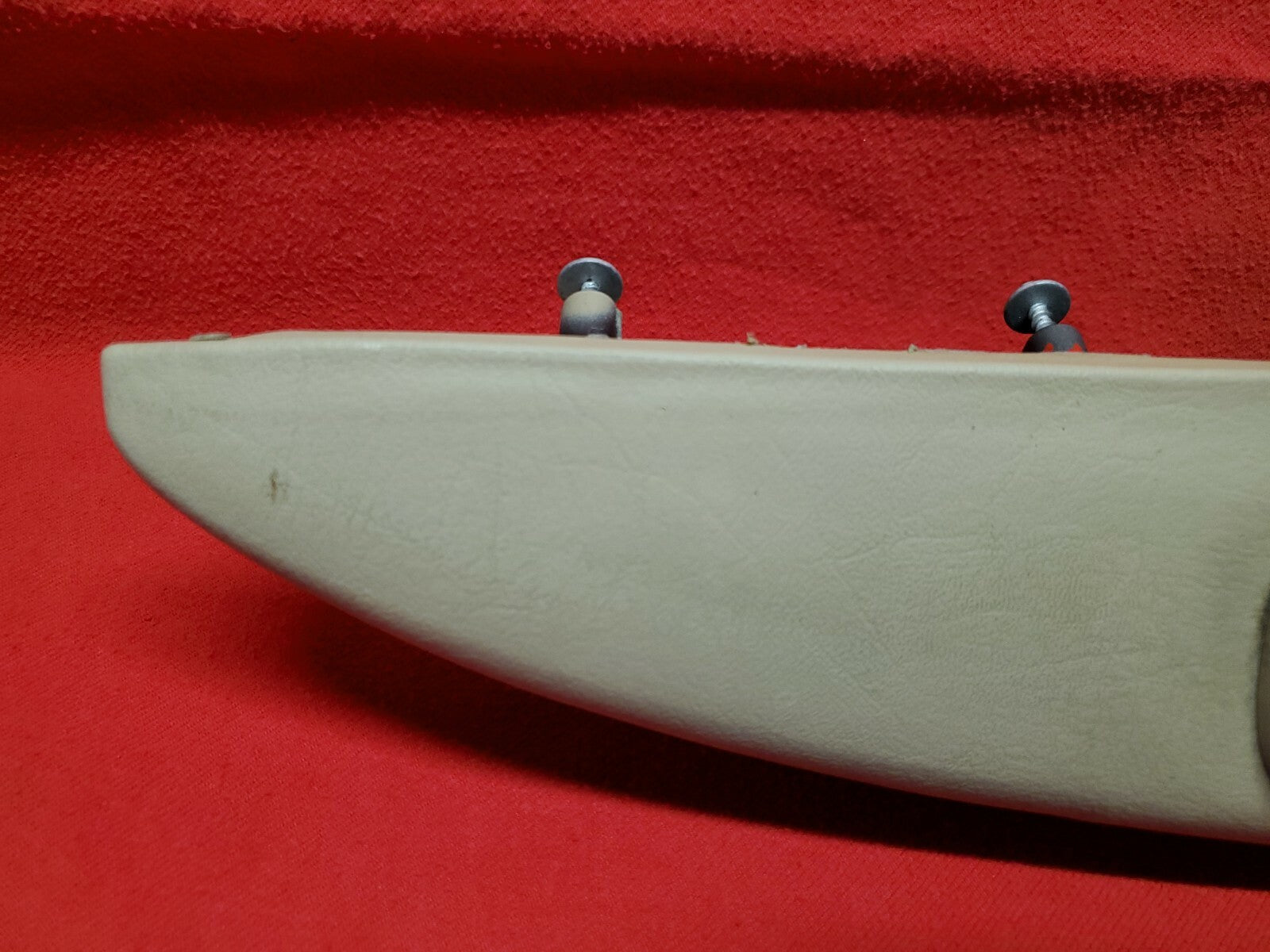2005 2006 2007 2008 Chevrolet Chevy Trailblazer REAR RIGHT Door Arm Rest Tan