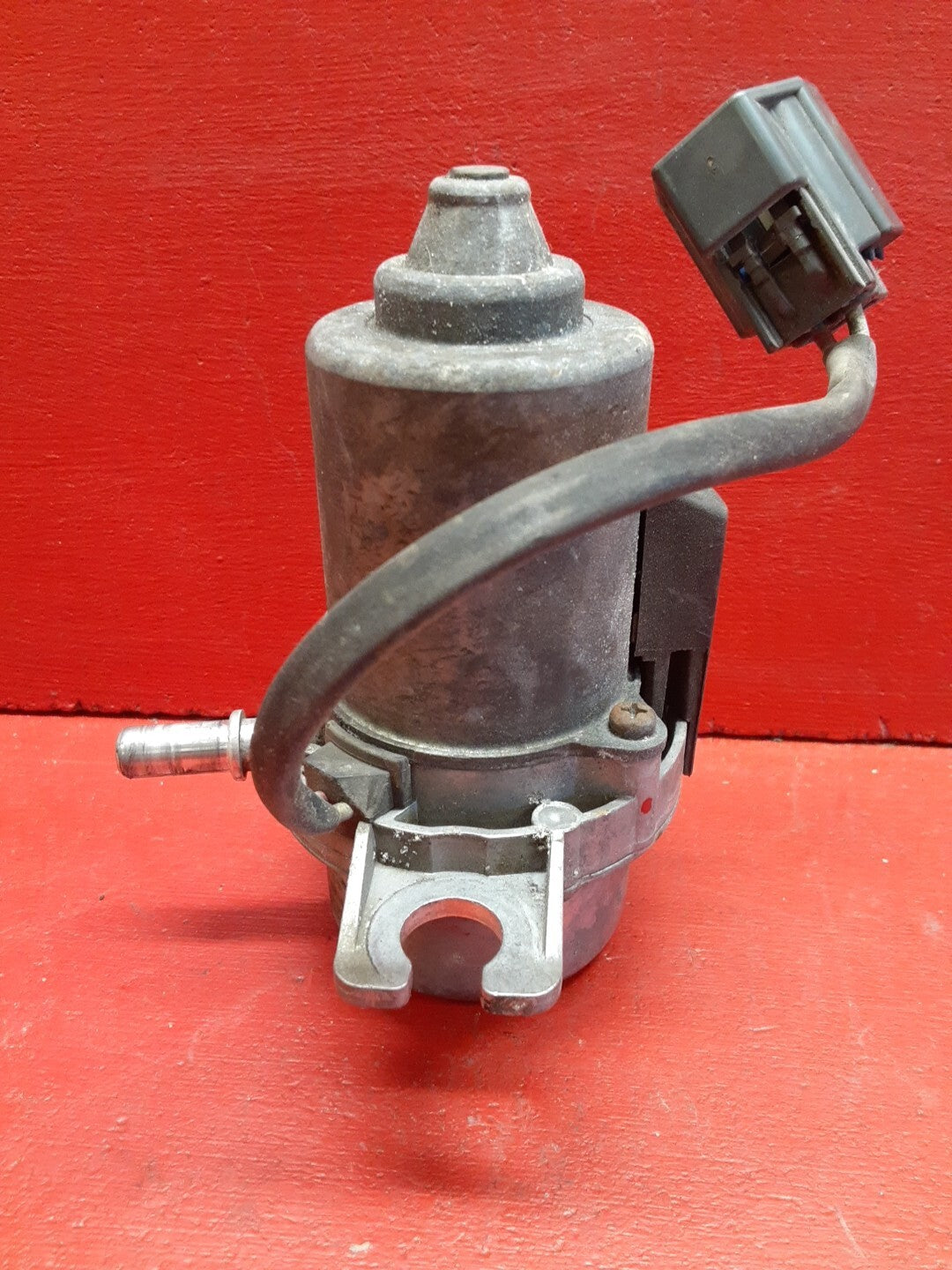 2007 Volvo V50 S40 Brake Vacuum Pump 30793023 / 008989-01