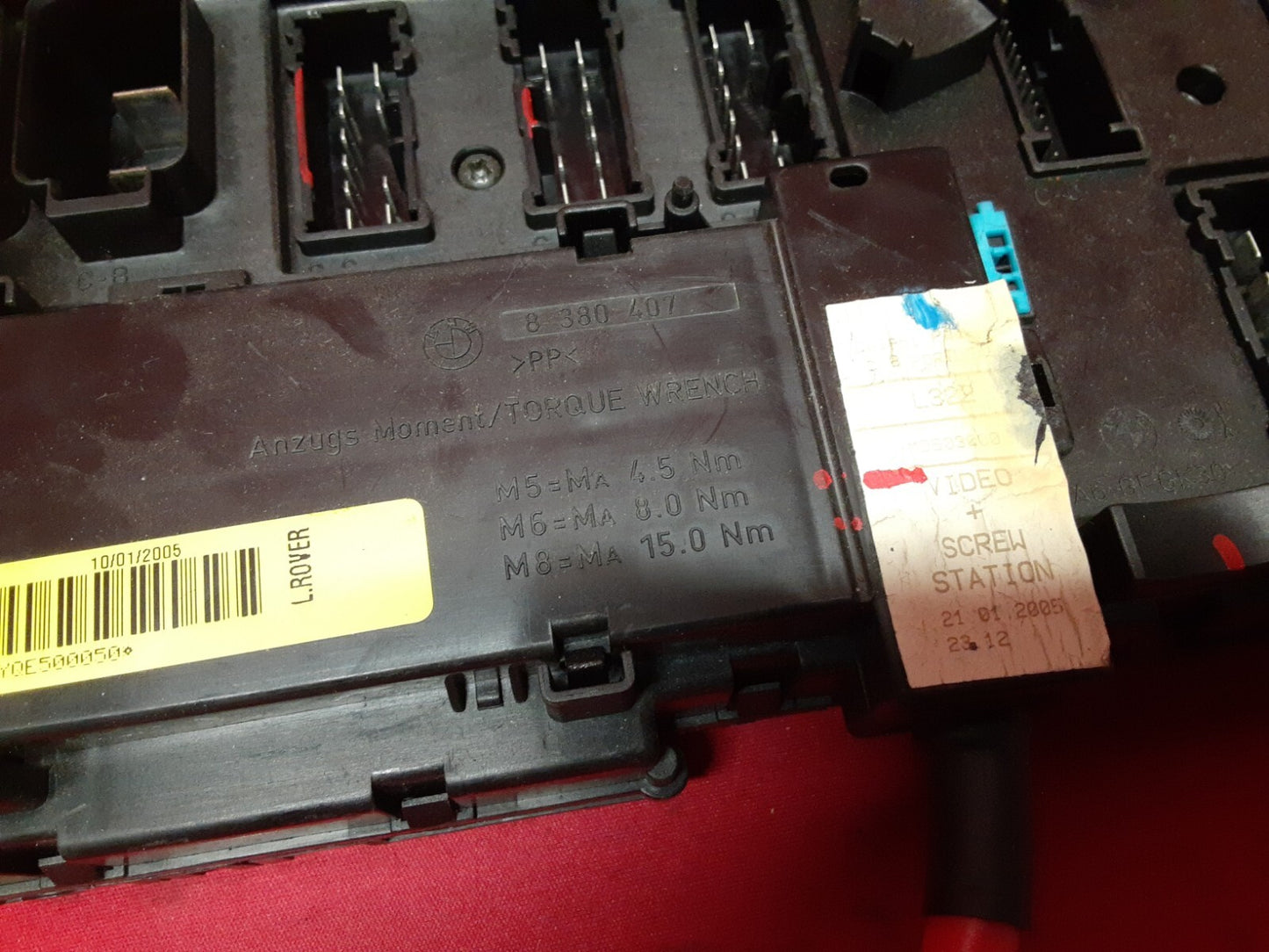 2003 - 2005 Land Rover Range Rover HSE Passenger Under Dash Fuse Box YQE500050