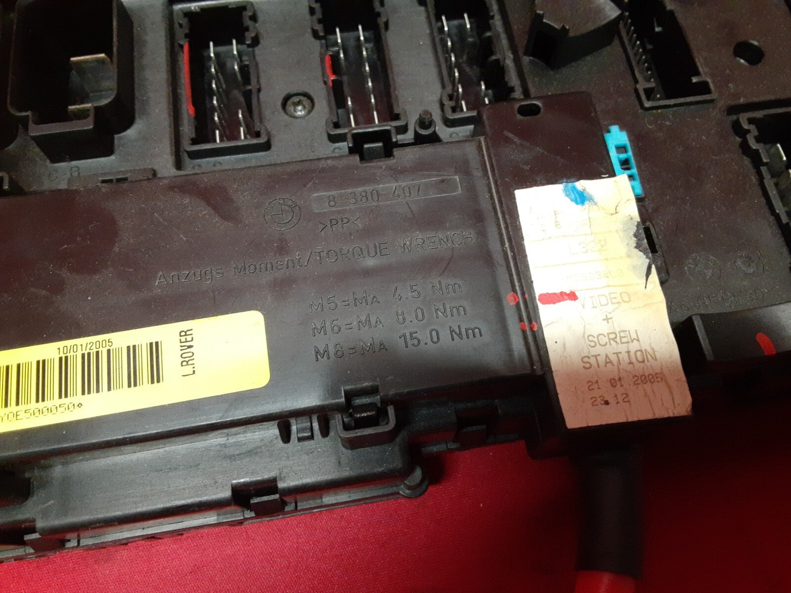 2003 - 2005 Land Rover Range Rover HSE Passenger Under Dash Fuse Box YQE500050