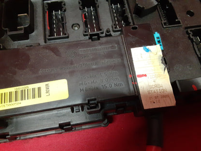 2003 - 2005 Land Rover Range Rover HSE Passenger Under Dash Fuse Box YQE500050